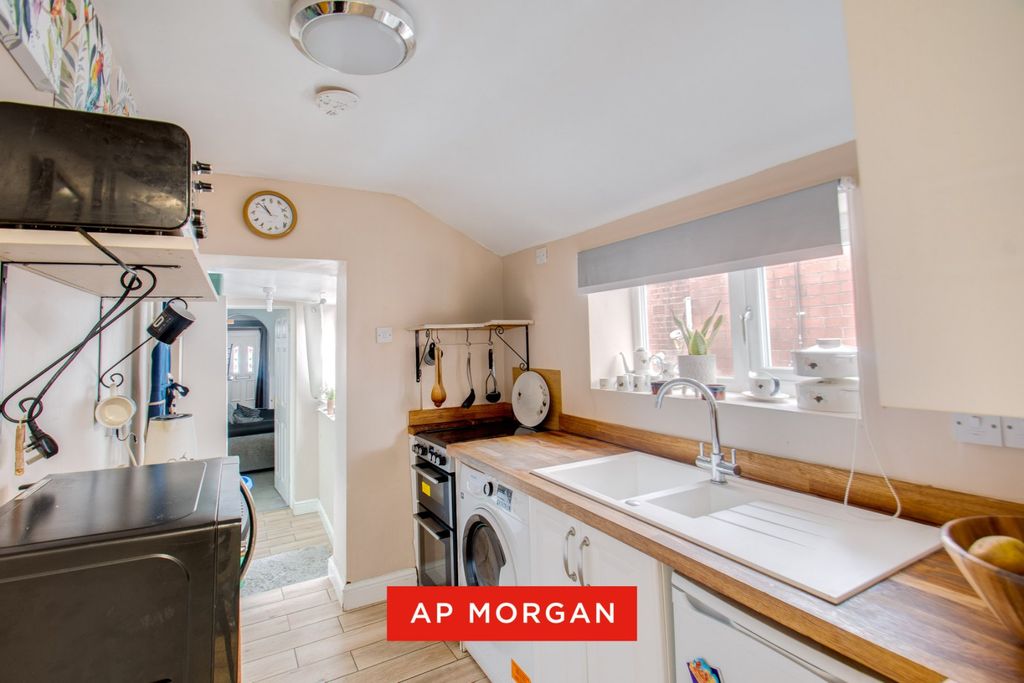 Property photo 3 of 16 Picture No. 24