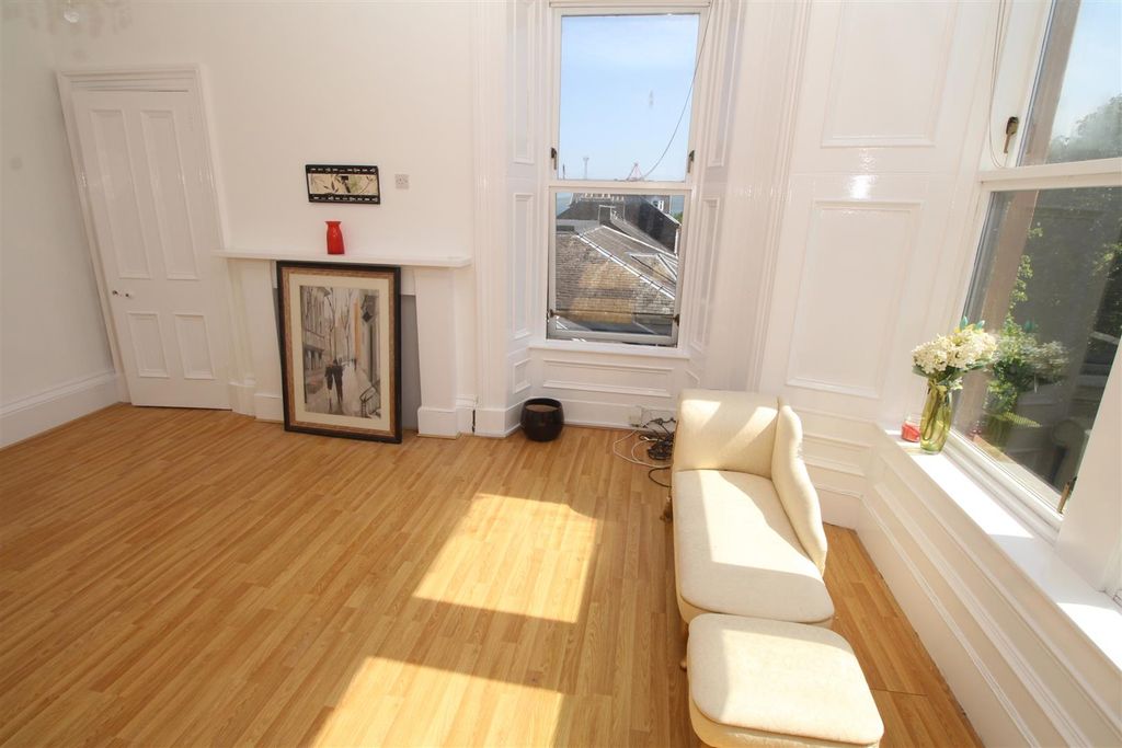 Additional image 8 of 4 bed flat for saleArdgowan Square, Greenock PA16