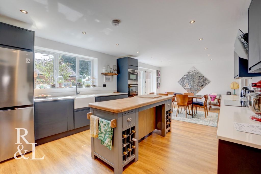 Property photo 3 of 27 Royston&amp;Lund (17).Jpg