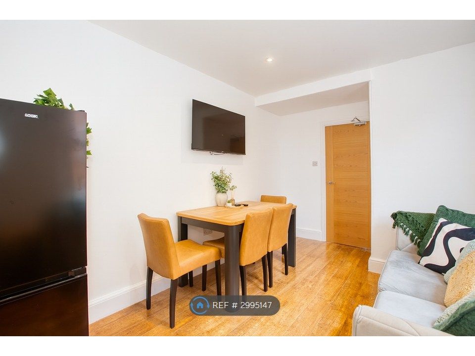Property photo 3 of 35