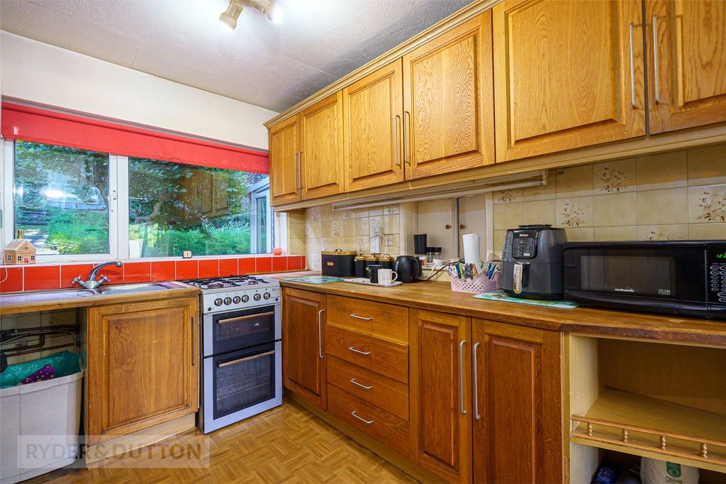 Property photo 2 of 18 Kitchen