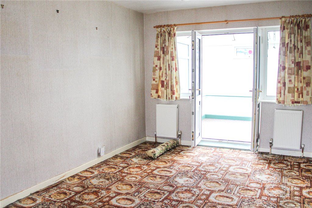 Property photo 3 of 11 Dining Area