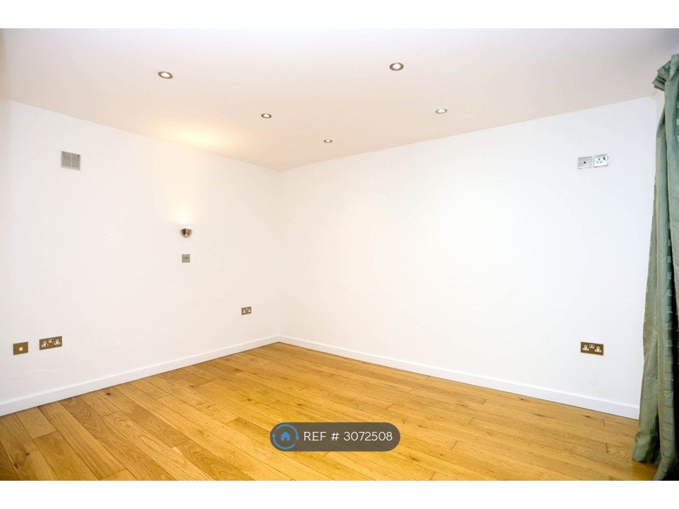 Property photo 2 of 12 Bedroom