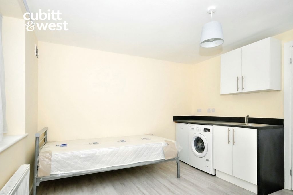 Property photo 2 of 5 3980620E-1