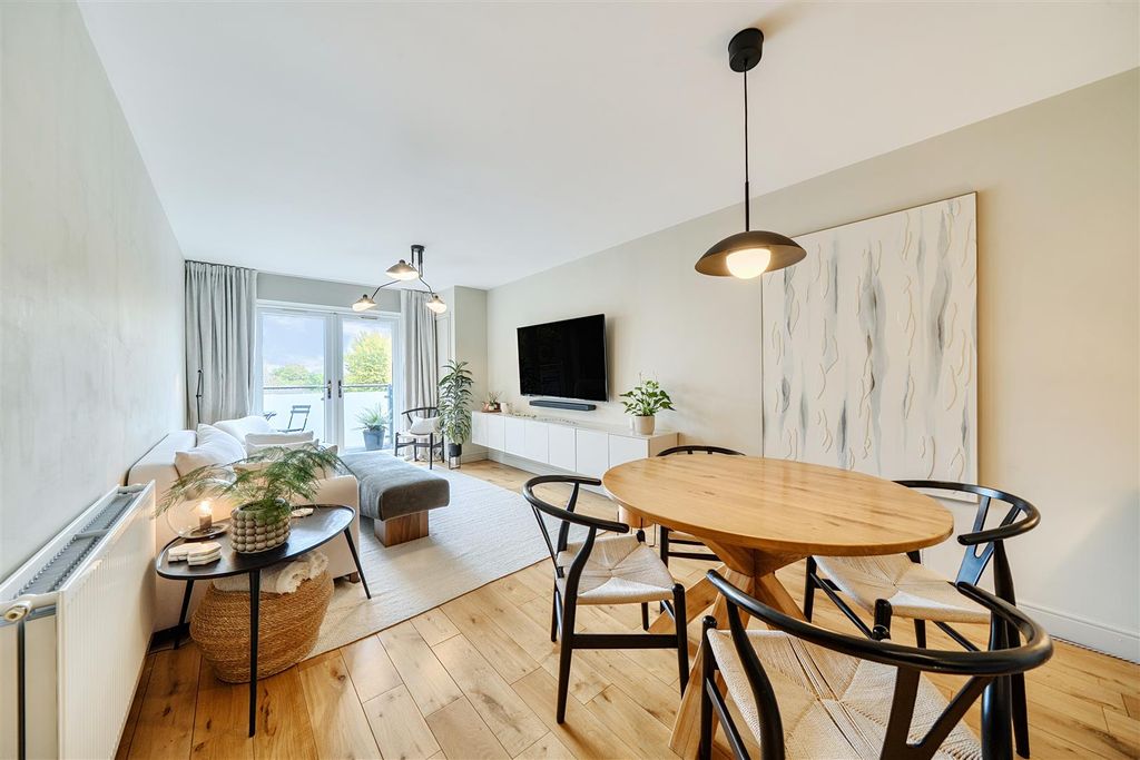 Property photo 2 of 20 Living Room