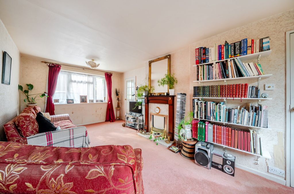 Property photo 3 of 13 1433130-20-69c117...