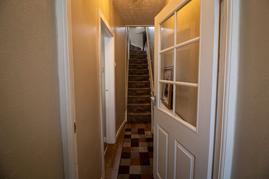 Property photo 3 of 31