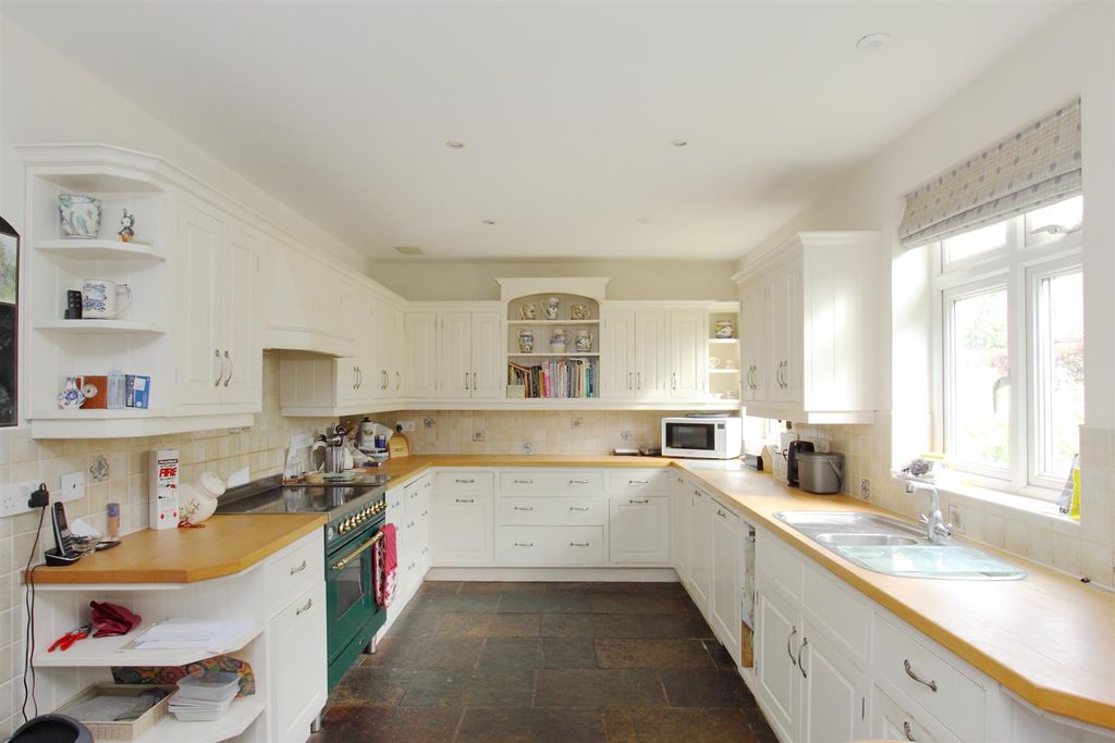 Property photo 2 of 8 Kitchen/Breakfast Room