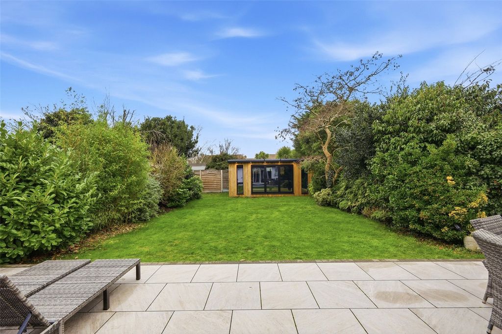 Property photo 2 of 28 Picture No. 23