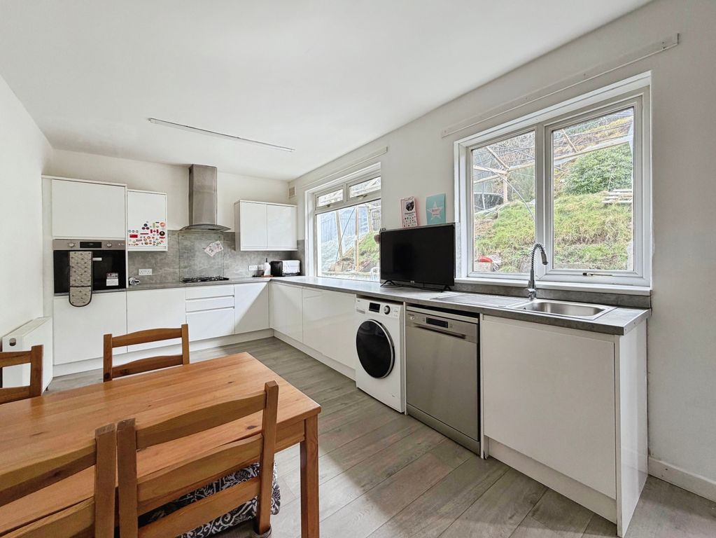 Property photo 2 of 13 Dining Kitchen