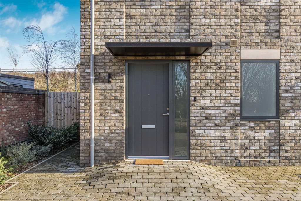 Property photo 3 of 18 17_72584.Jpg