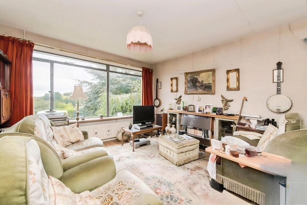 Property photo 3 of 11