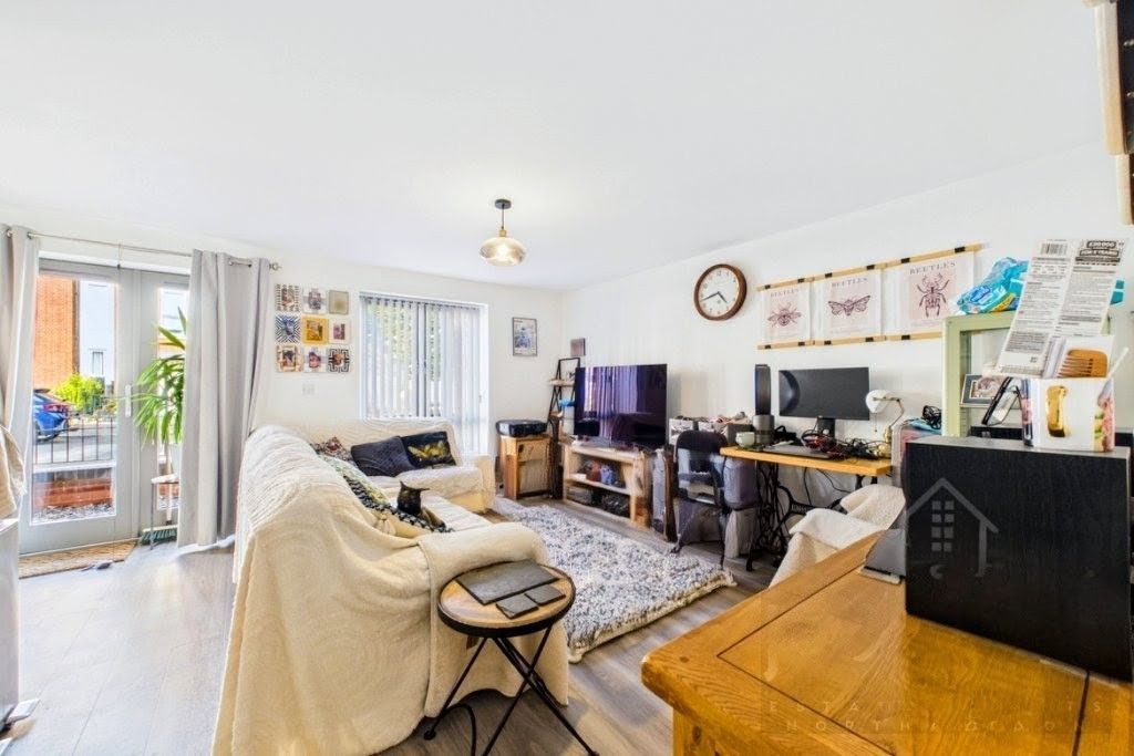 Property photo 2 of 8