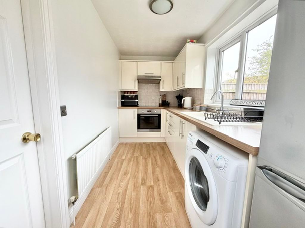 Property photo 3 of 16 Kitchen