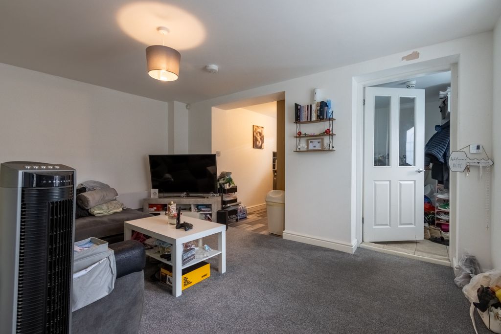 Property photo 3 of 12