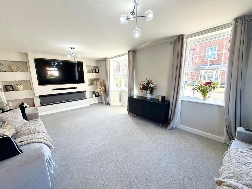 Property photo 2 of 21 Lounge