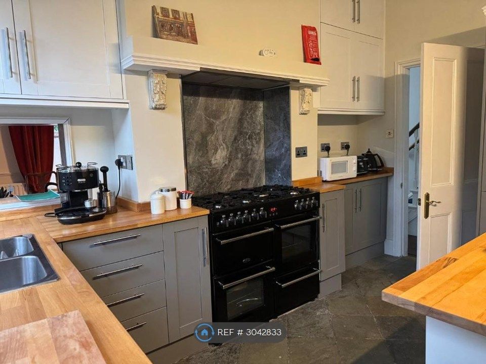 Property photo 2 of 28