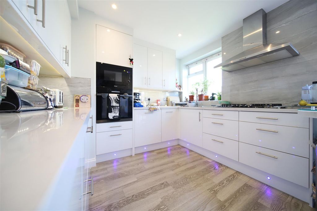 Property photo 3 of 24 Kitchen 4.Jpg