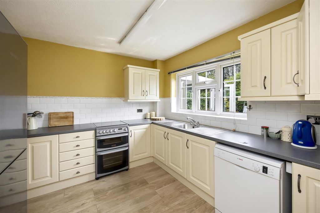 Property photo 2 of 20 Vicarage Fields, 14-006.Jpg