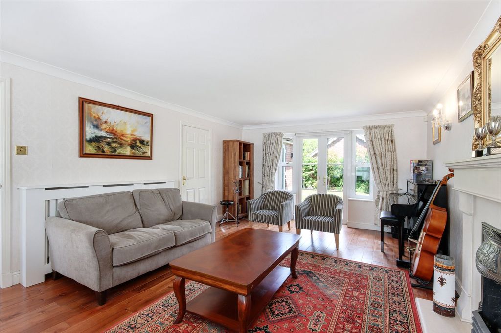 Property photo 3 of 17 Sitting Room