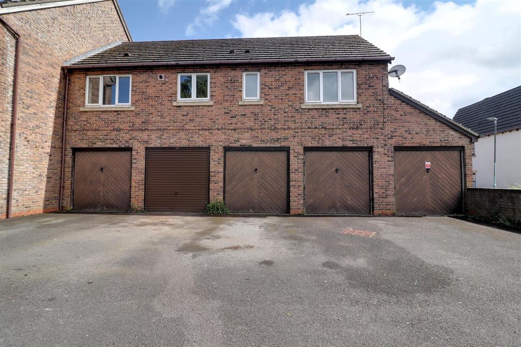 Property photo 2 of 13