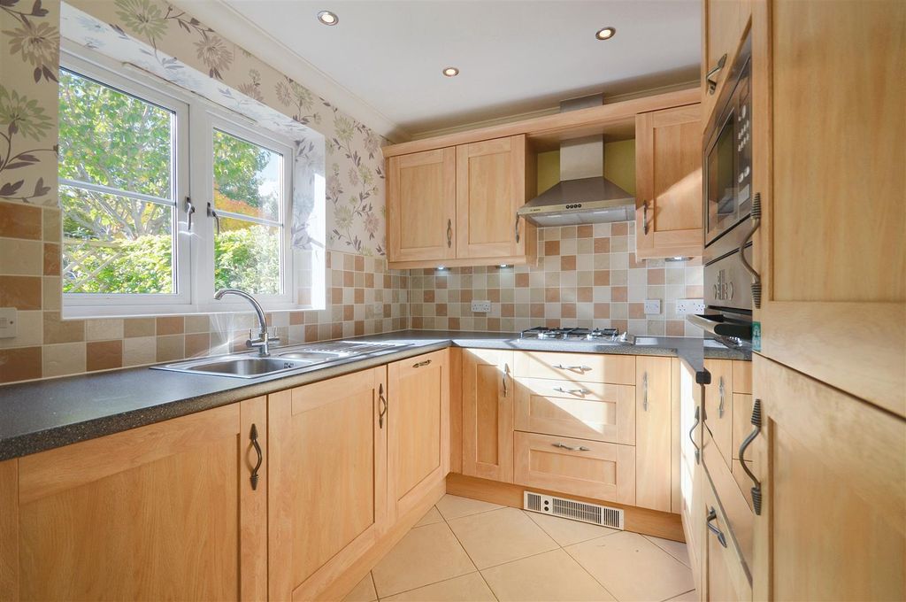 Property photo 2 of 12 Kitchen