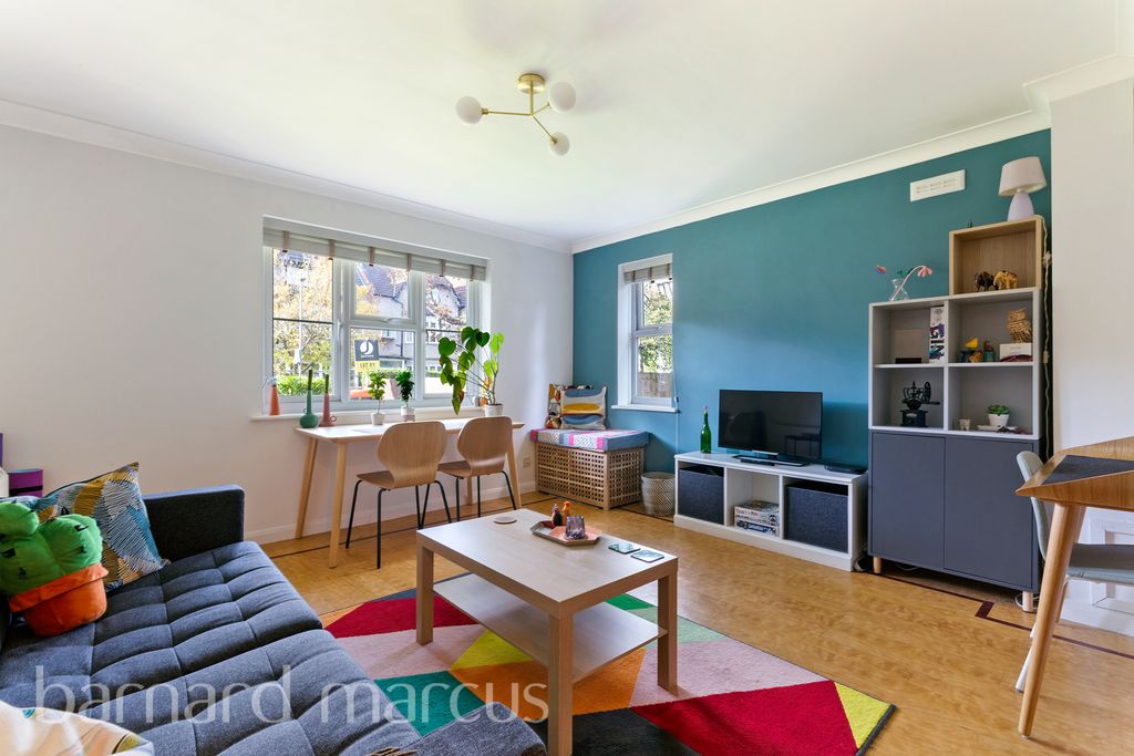 Property photo 1 of 8 Living Room