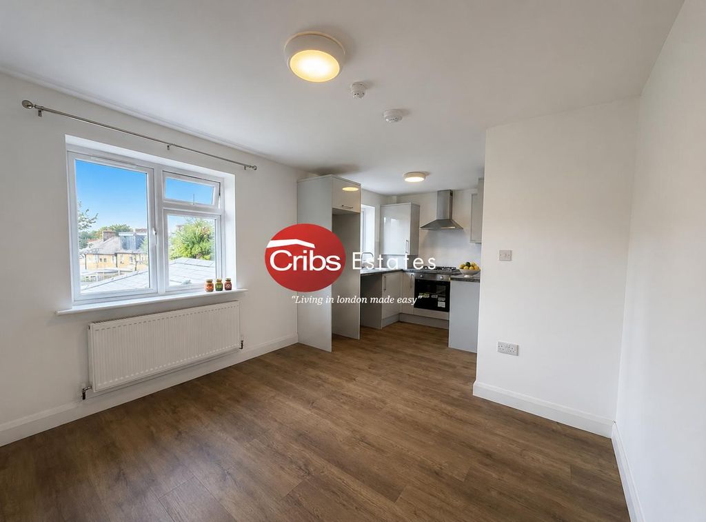 Property photo 1 of 10 2 Bedroom Flat In Morden Sm4