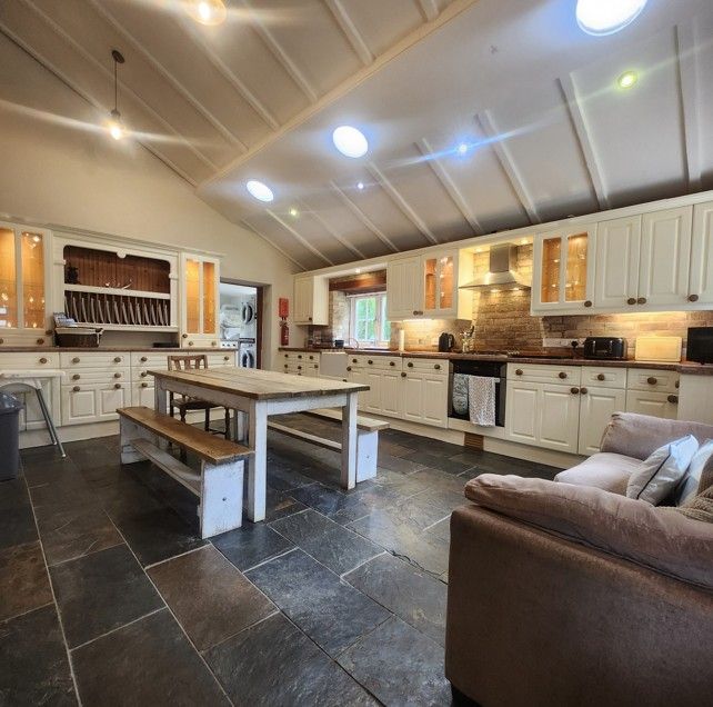 Property photo 2 of 12 Kitchen