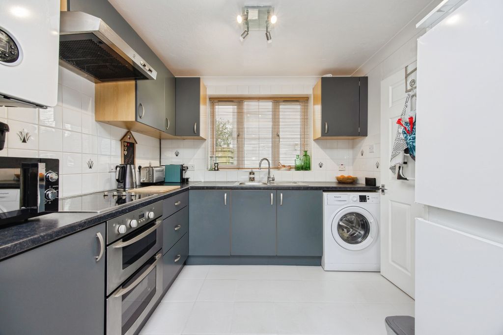 Property photo 2 of 19