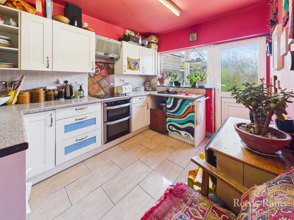 Property photo 3 of 16 Kitchen