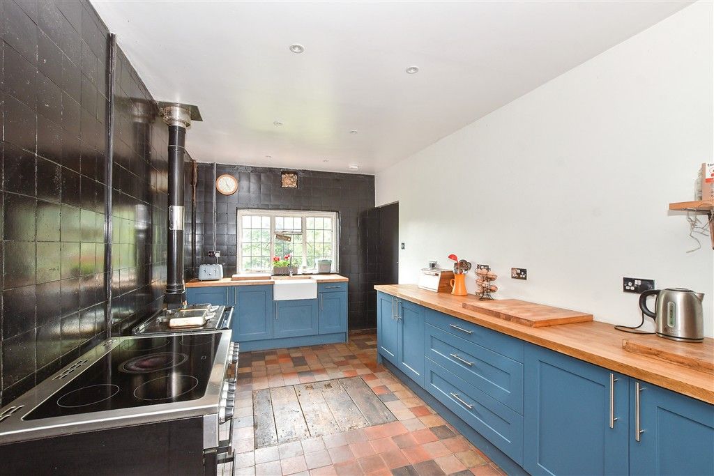 Property photo 3 of 24 Kitchen
