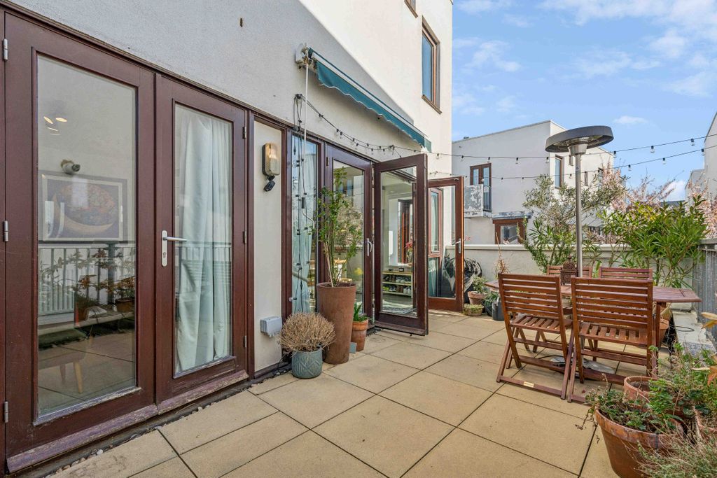 Property photo 1 of 16 South Facing Terrace