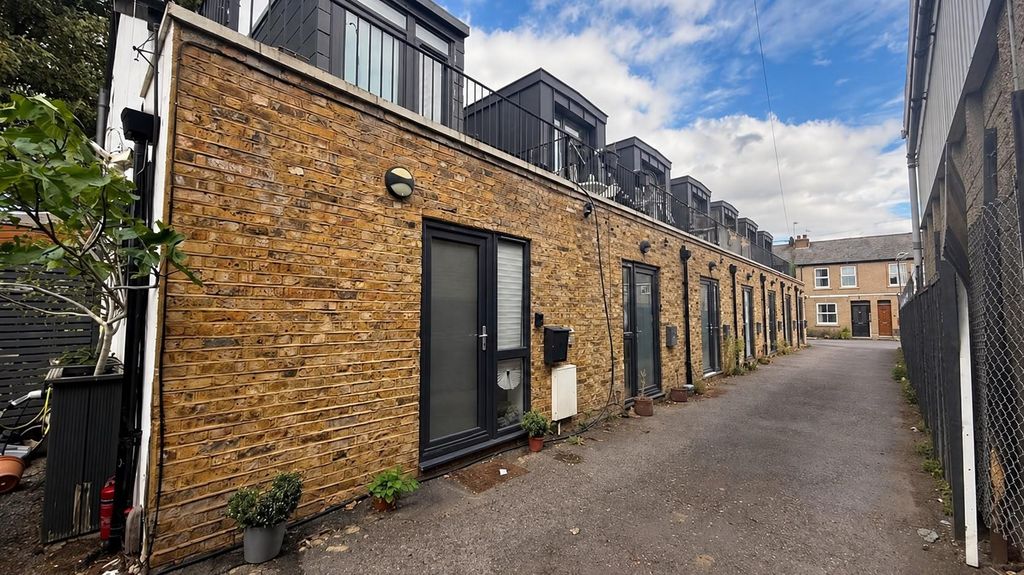 Property photo 1 of 14 External