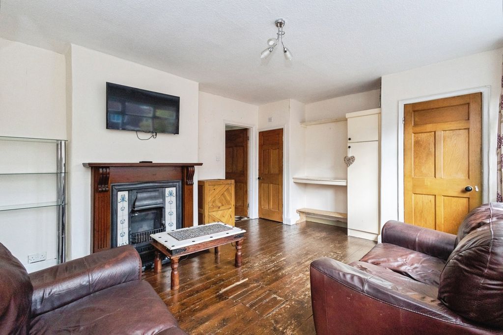 Property photo 2 of 17 Photo