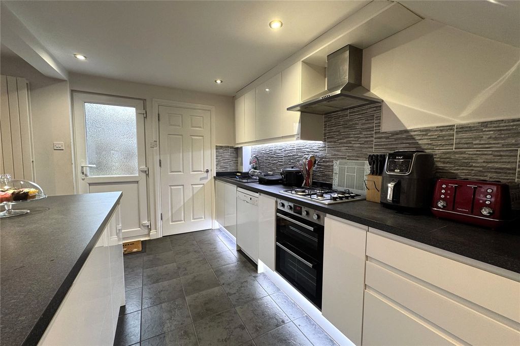 Property photo 3 of 16 Picture No. 23