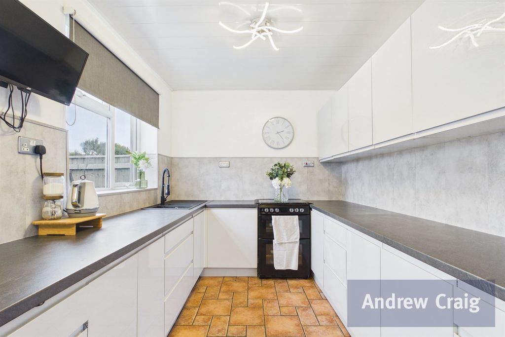 Property photo 3 of 16 Kitchen