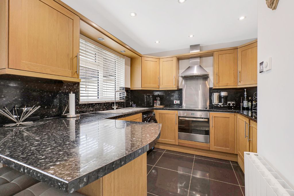 Property photo 2 of 14 4823022