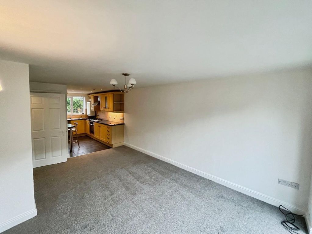 Property photo 3 of 15 Lounge