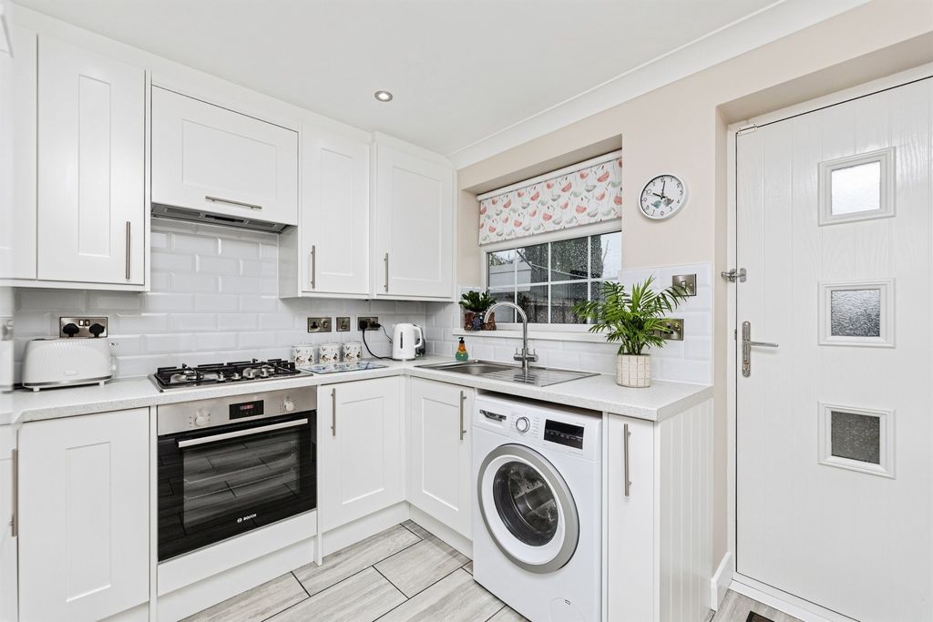 Property photo 2 of 20