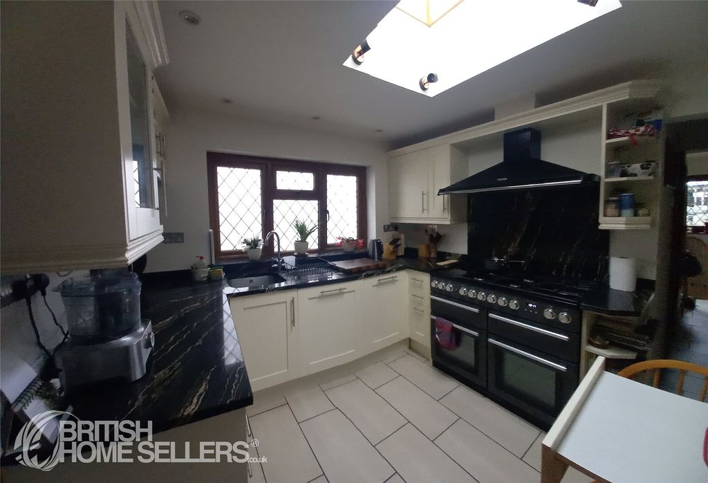 Property photo 2 of 24 Picture No. 13