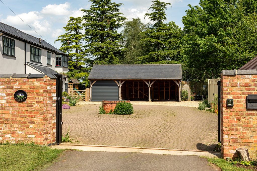Property photo 3 of 23 Entrance