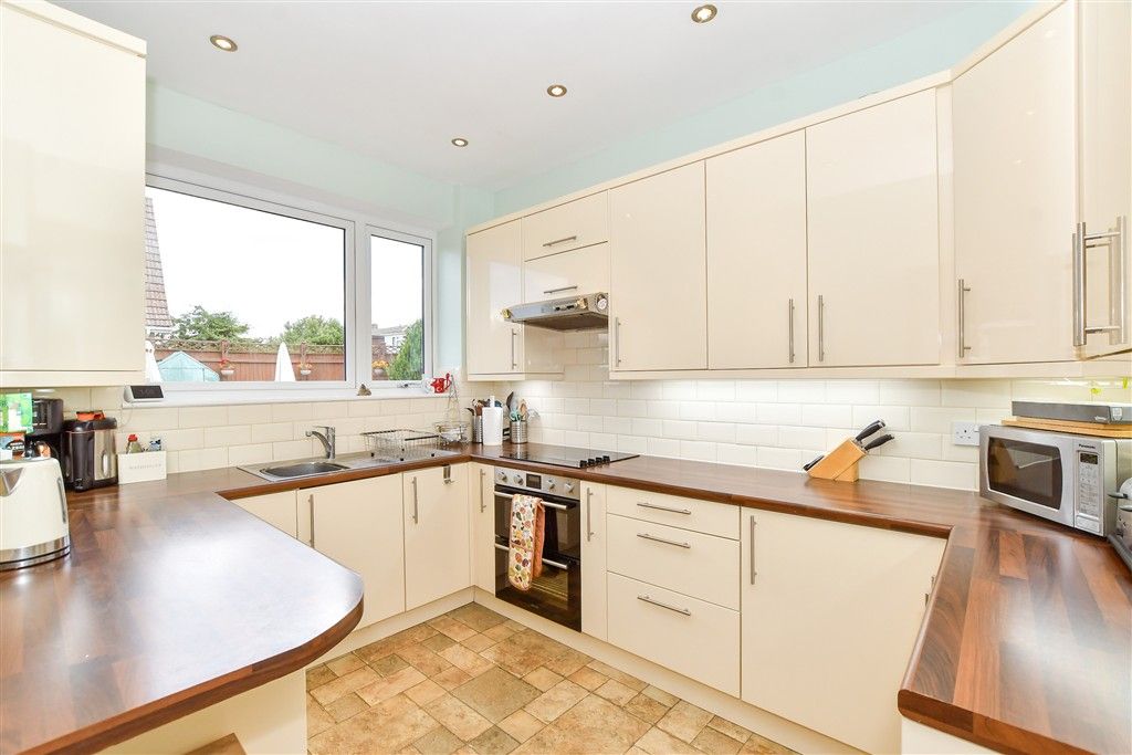 Property photo 3 of 12 Kitchen