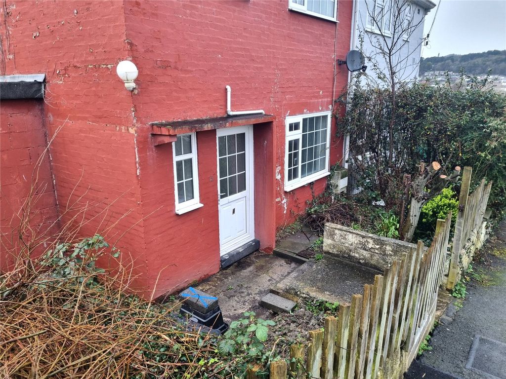 Property photo 2 of 17 Picture No. 16