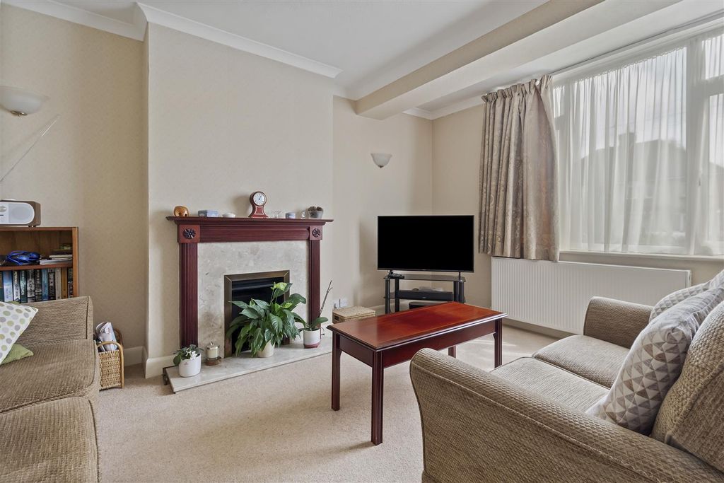 Property photo 3 of 21 Sheridan Road 27-021.Jpg