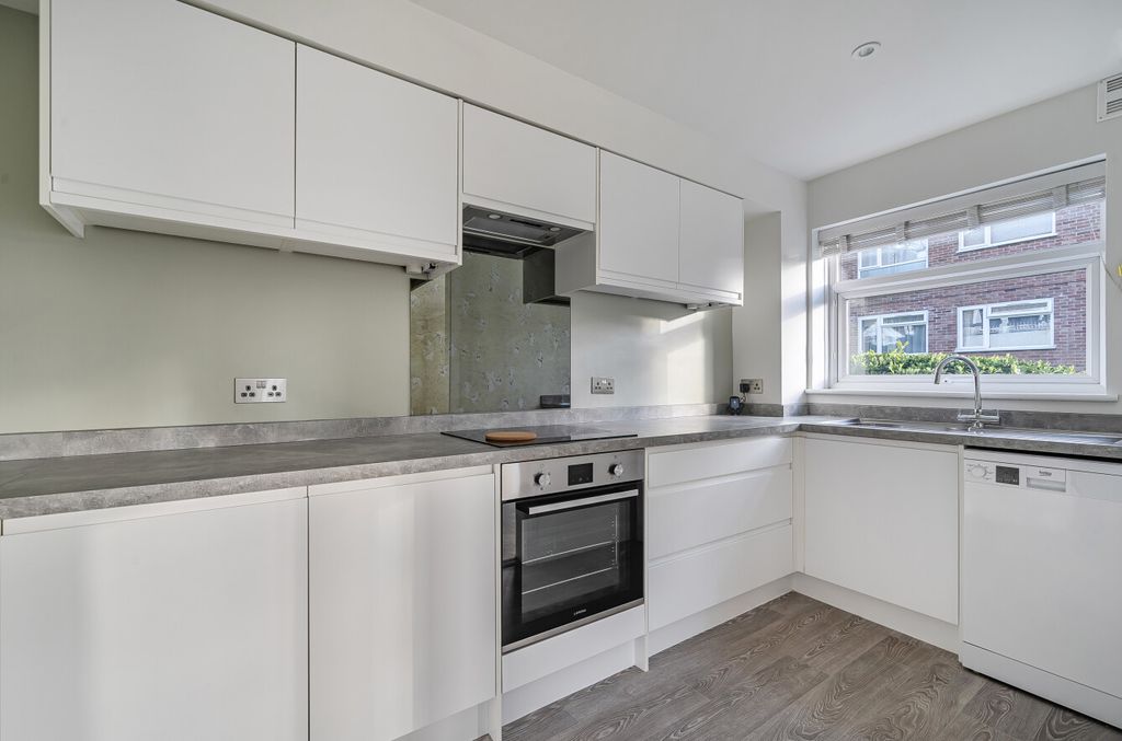 Property photo 3 of 19 1420520-8-699Dd17...