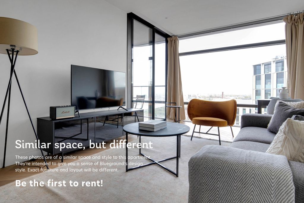 Property photo 3 of 17 Living Room