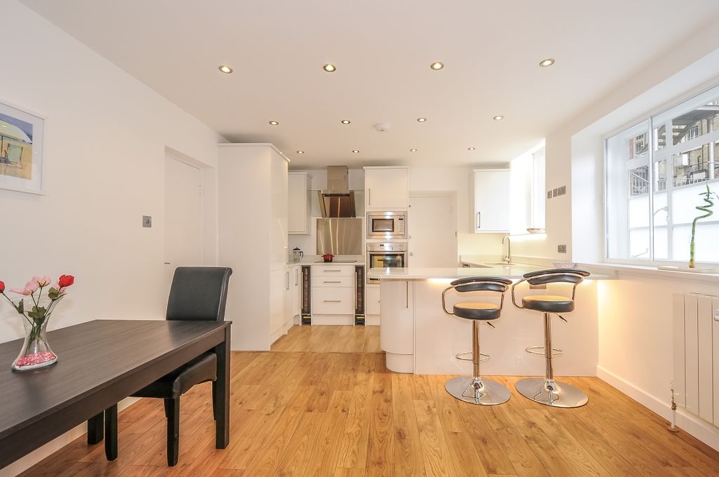 Property photo 3 of 8 Kitchen