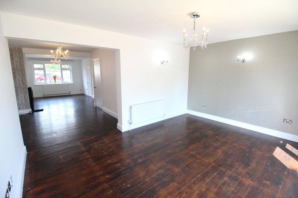 Property photo 3 of 9 Lounge/Dining Room