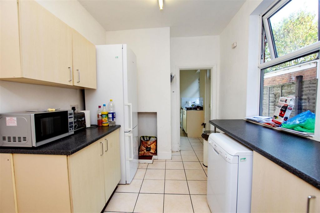 Property photo 3 of 14 Approach